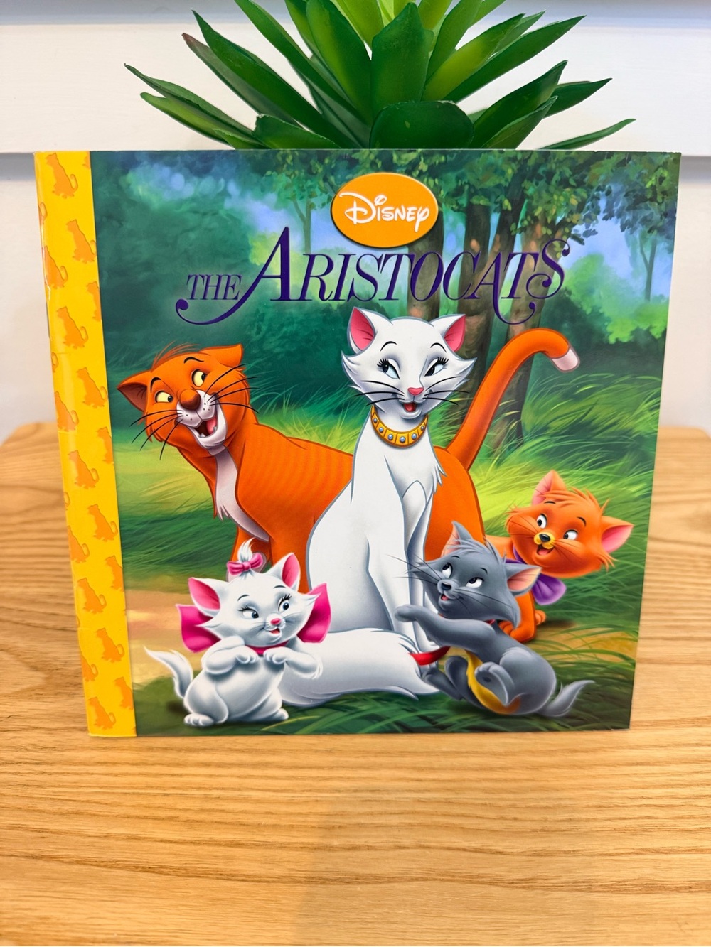 💫10/$25 • Disney The Aristocats Paperback